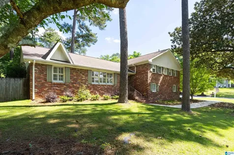 2300 Crossgate Trail Vestavia Hills AL 35243