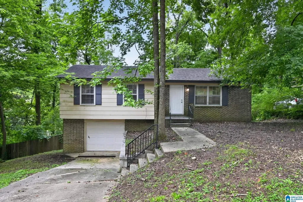 1613 Barrington Lane NE Center Point AL 35215