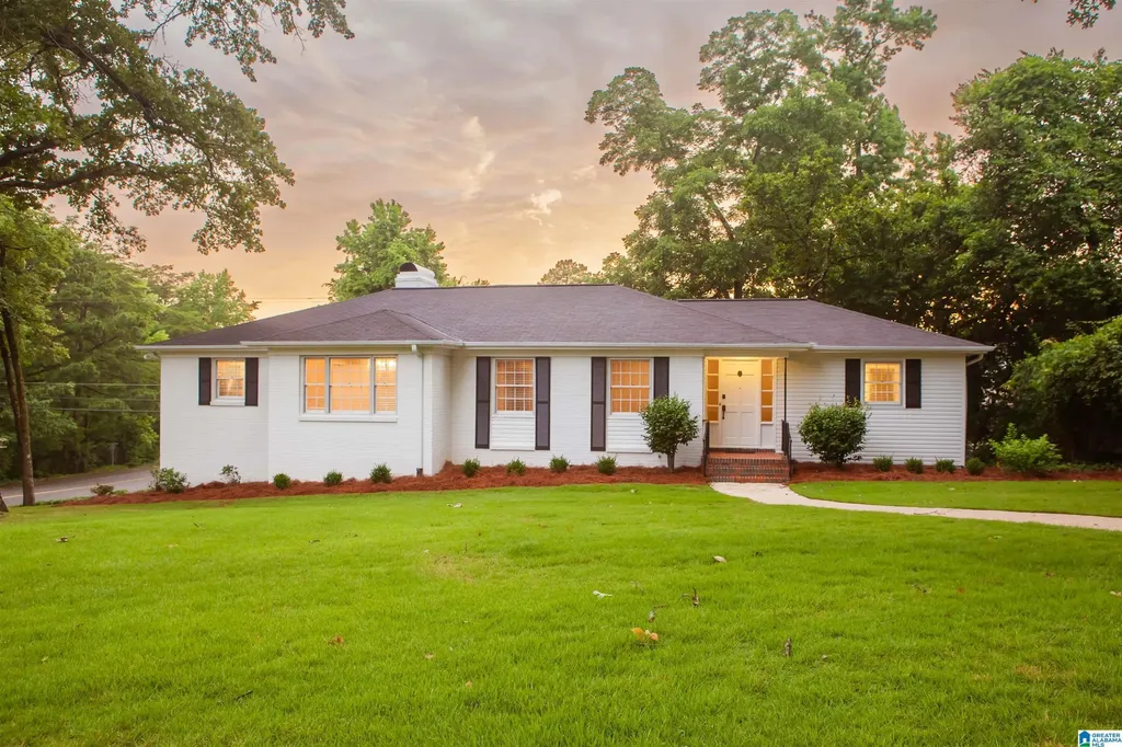 1128 Forest View Lane Vestavia Hills AL 35216