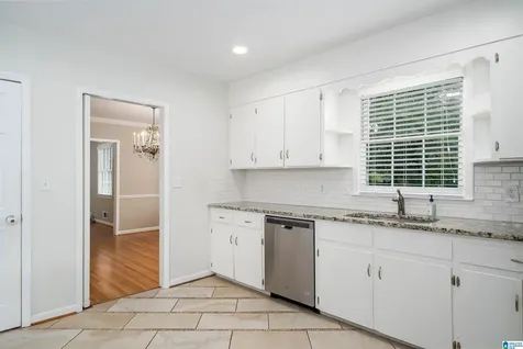 1128 Forest View Lane Vestavia Hills AL 35216