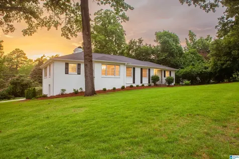 1128 Forest View Lane Vestavia Hills AL 35216