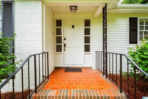 1128 Forest View Lane Vestavia Hills AL 35216