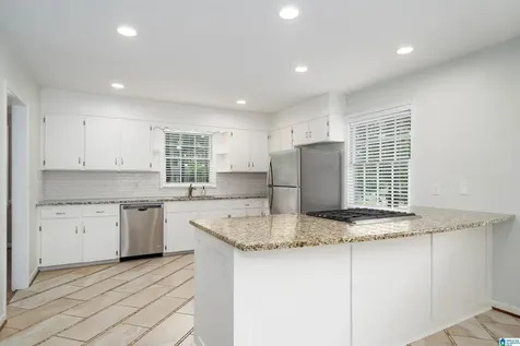 1128 Forest View Lane Vestavia Hills AL 35216