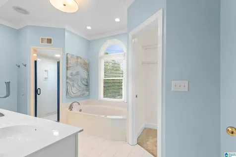 2406 Taralane Trail Vestavia Hills AL 35216