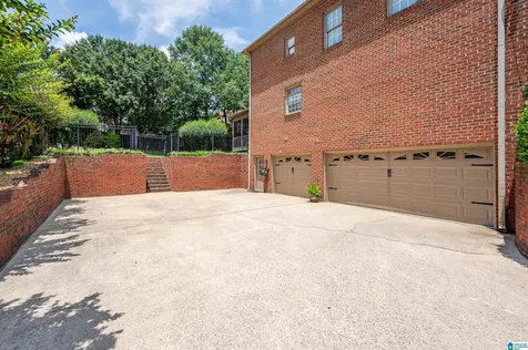 5162 Lake Crest Circle Hoover AL 35226