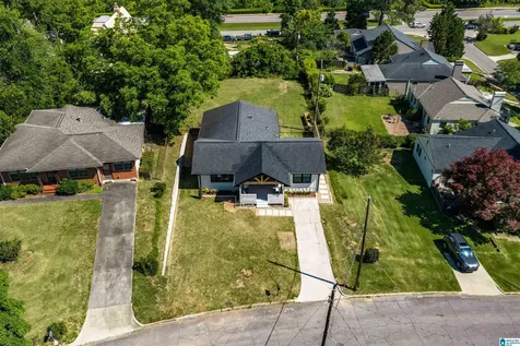 605 Manchester Lane Homewood AL 35209