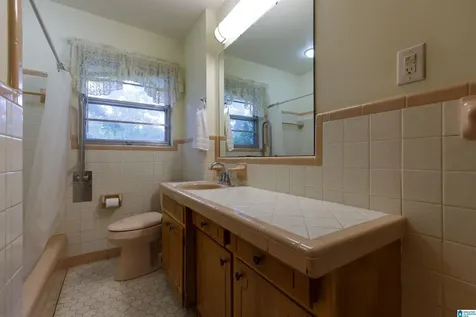 1004 Normandale Circle Bessemer AL 35023