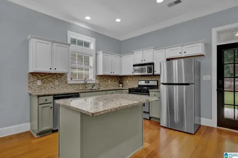 6363 N Clubview Circle Bessemer AL 35022