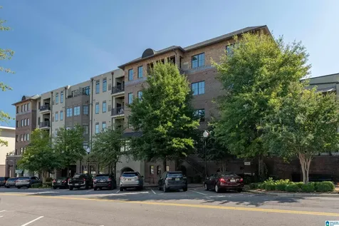 200 Hallman Hill E Homewood AL 35209
