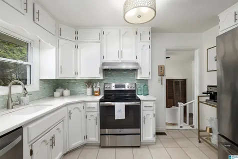 660 Bourbon Circle Birmingham AL 35213