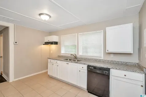 27 1st Street NE Graysville AL 35073