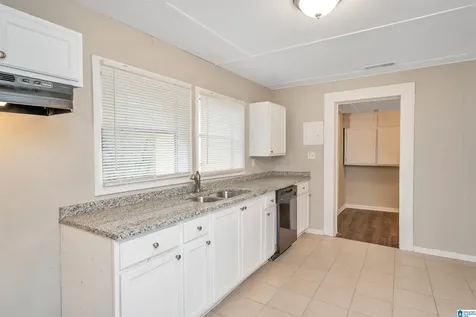 27 1st Street NE Graysville AL 35073