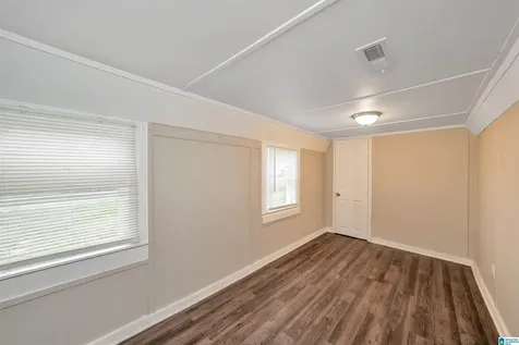 27 1st Street NE Graysville AL 35073
