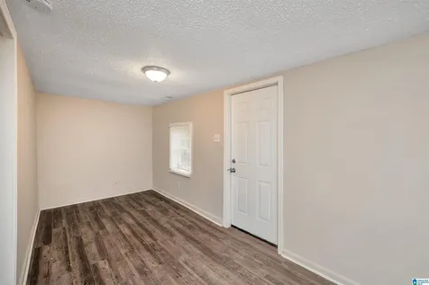 27 1st Street NE Graysville AL 35073