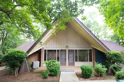 2038 Montreat Circle Vestavia Hills AL 35216