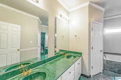 1213 Brook Circle NW Birmingham AL 35215