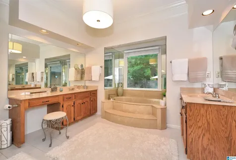 2568 Dolly Ridge Road Vestavia Hills AL 35243