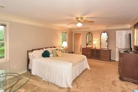 2568 Dolly Ridge Road Vestavia Hills AL 35243