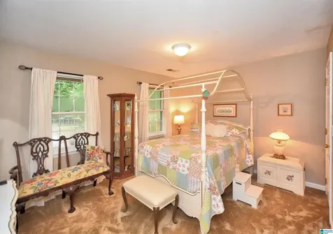 2568 Dolly Ridge Road Vestavia Hills AL 35243
