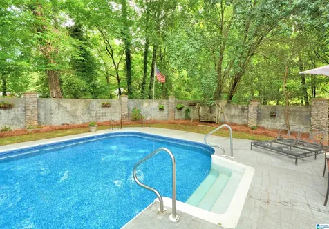 2568 Dolly Ridge Road Vestavia Hills AL 35243