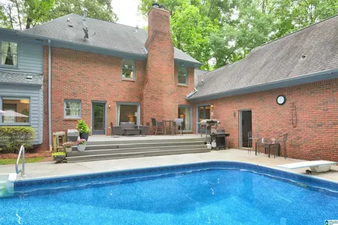 2568 Dolly Ridge Road Vestavia Hills AL 35243