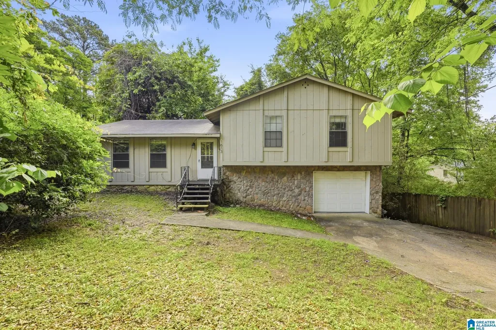 1613 5th Way NW Center Point AL 35215