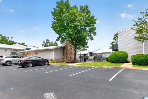 1106 Woodland Village Homewood AL 35216