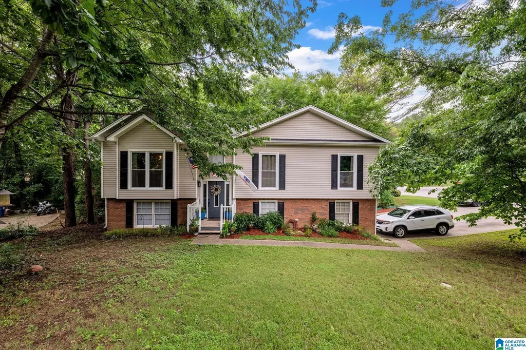 6001 Woodvale Drive Helena AL 35080