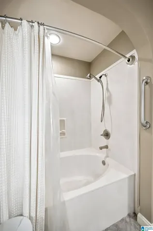 1005 Woodlands Cove Helena AL 35080