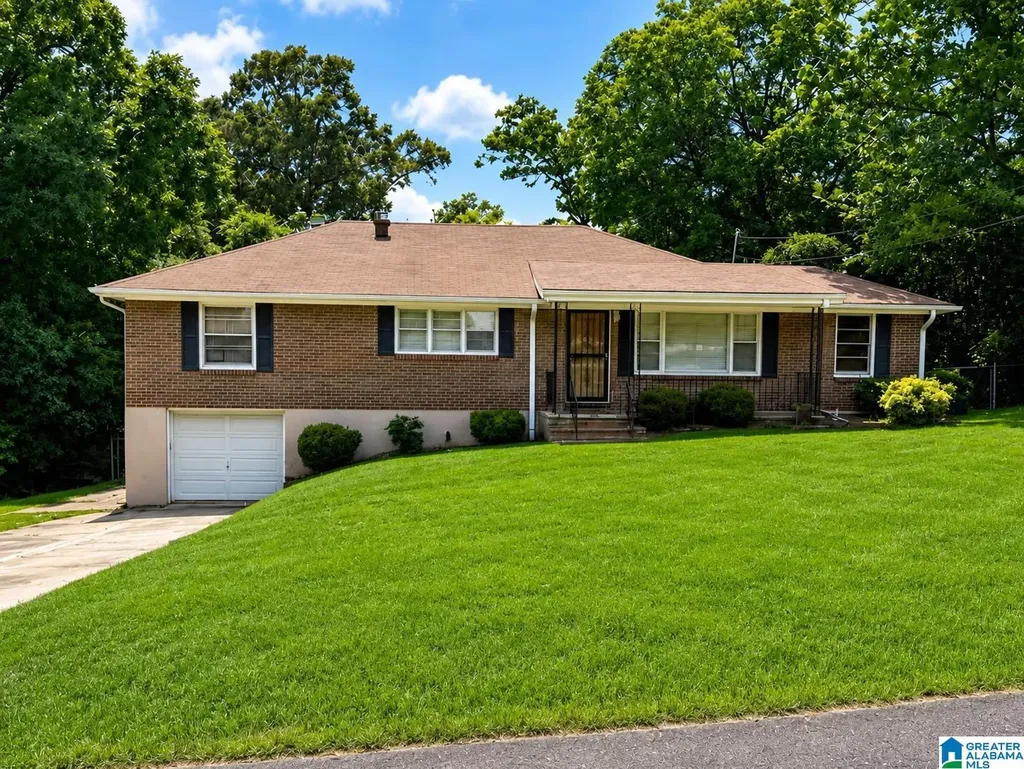 2228 2nd Place NW Center Point AL 35215
