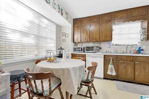 512 Rain Tree Lane Birmingham AL 35217