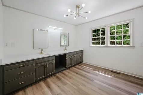5059 Roselyn Road Bessemer AL 35022