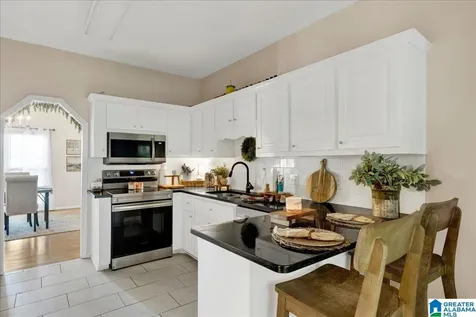 192 Kentwood Drive Alabaster AL 35007
