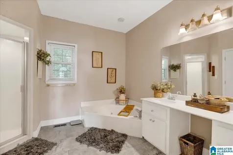 192 Kentwood Drive Alabaster AL 35007