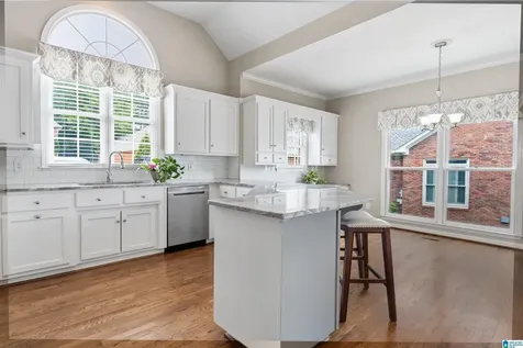 1008 Southlake Cove Hoover AL 35244