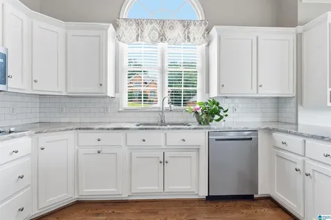 1008 Southlake Cove Hoover AL 35244