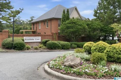 1008 Southlake Cove Hoover AL 35244