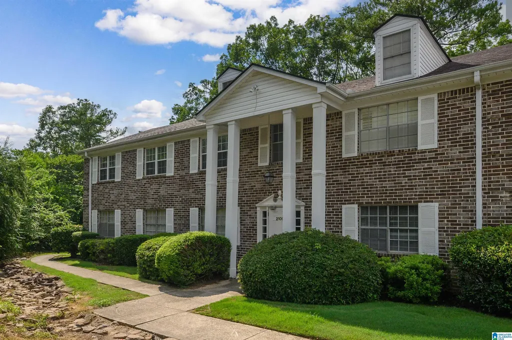2100 Montreat Lane Vestavia Hills AL 35216