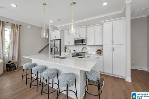 2027 Avonleigh Crescent Hoover AL 35244