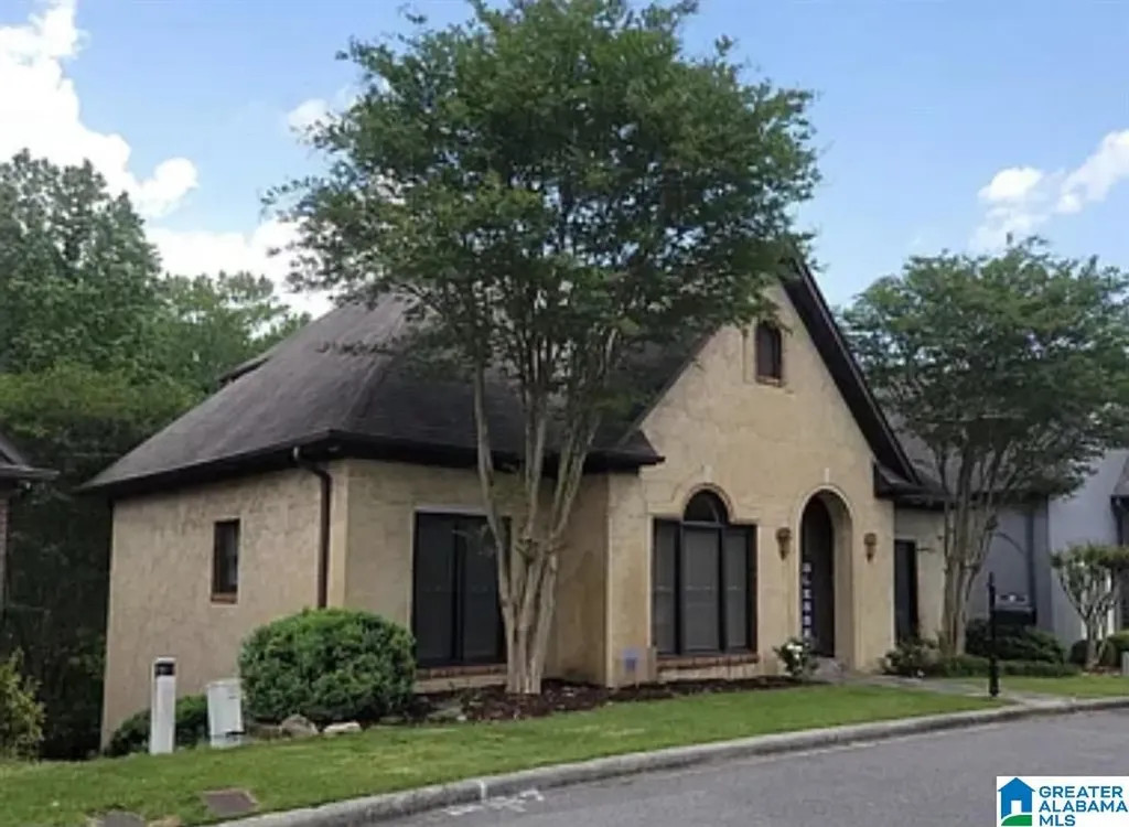 2812 Cross Bridge Drive Vestavia Hills AL 35216