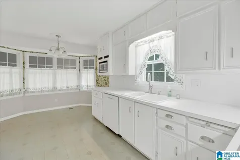 1224 Old Oak Circle Birmingham AL 35235
