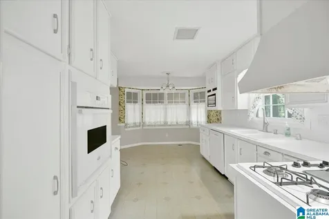 1224 Old Oak Circle Birmingham AL 35235