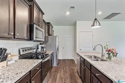 694 Johnnys Cove Leeds AL 35094