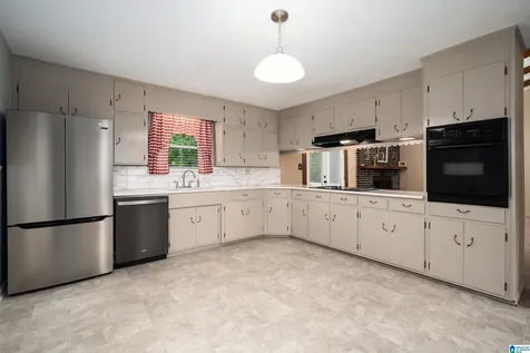1125 Jackson Drive Bessemer AL 35023