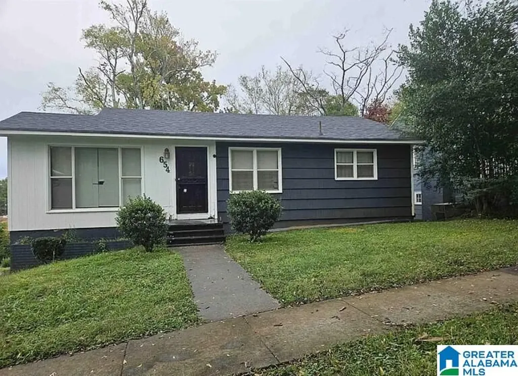 654 Maple Street Fairfield AL 35064