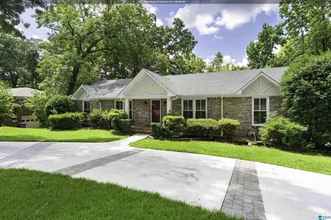 2604 Swiss Lane Vestavia Hills AL 35226
