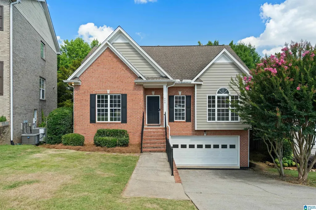 529 Willow Oaks Circle Vestavia Hills AL 35226