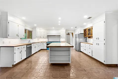 5040 S Shades Crest Road Bessemer AL 35022