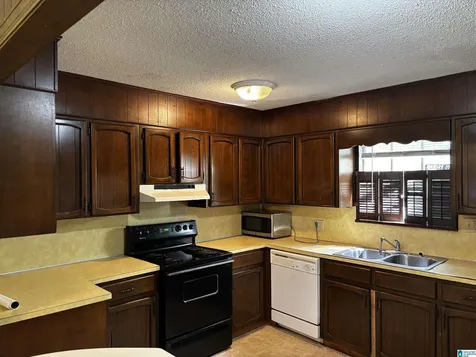 2316 Hillview Road Bessemer AL 35022
