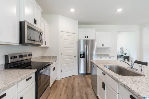 5155 Meadow Ridge Trail Bessemer AL 35022